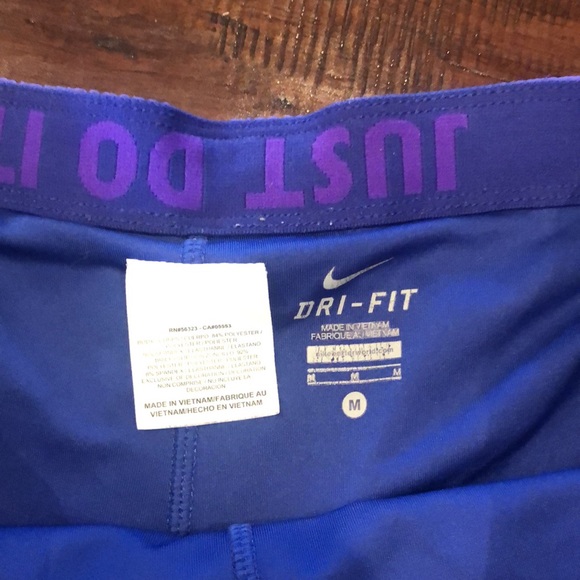 Nike Women’s Medium 2 in 1 Dri-Fit Shorts - Picture 3 of 7